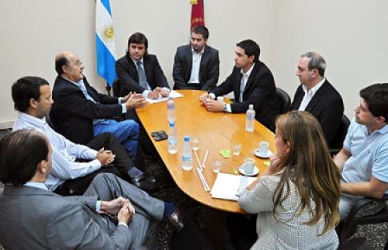 Gobierno se reunió con representantes de empresas de telefonía móvil