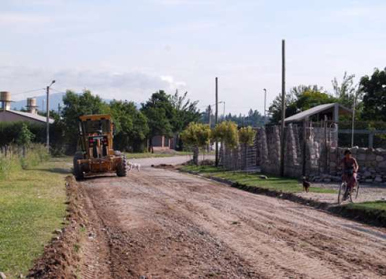 Vialidad de la Provincia pavimenta la ruta 150 secundaria