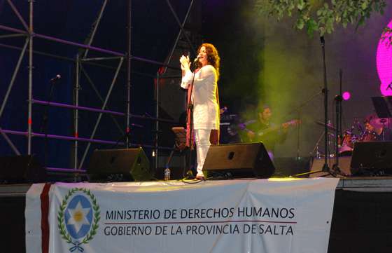 Reconocidas cantantes homenajearon a las mujeres de la provincia