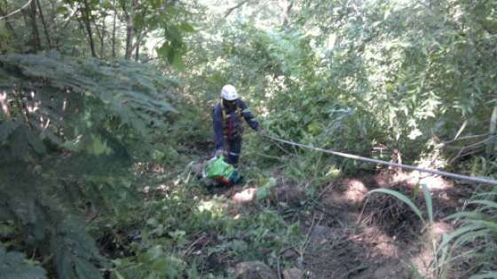 Más de tres contenedores de basura se retiraron el fin de semana del cerro San Bernardo