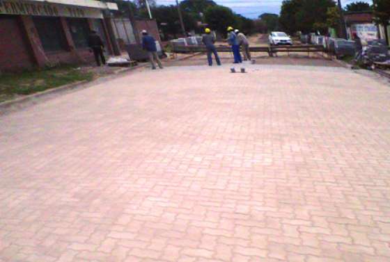 La Provincia pavimenta calles en El Carril y Coronel Moldes