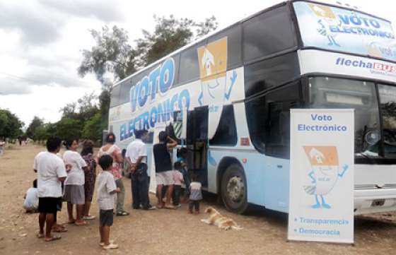 Comunidades originarias de Pichanal aprendieron a utilizar el voto electrónico