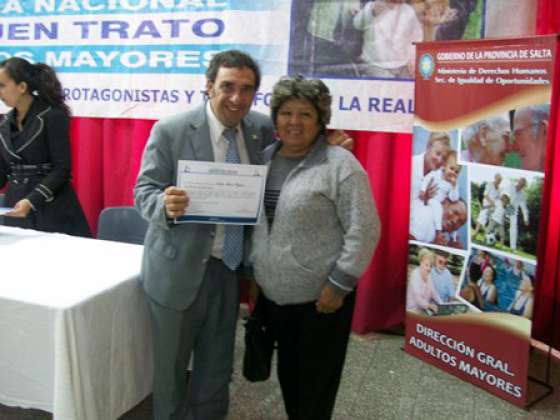 Adultos mayores recibieron certificados por su participaron en el Encuentro Intergeneracional del NOA