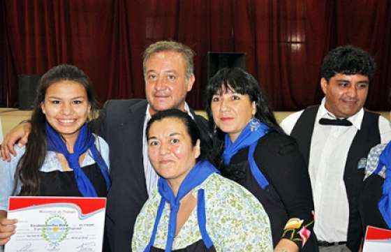 75 jóvenes de Metán recibieron capacitación en gastronomía