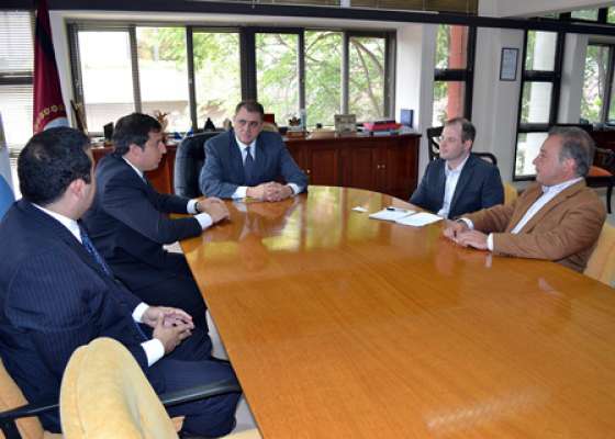 Presentaron acciones del Gobierno a diplomático de EEUU