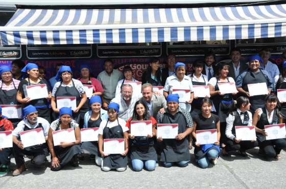 Más de 40 residentes de Campo Quijano se capacitaron en gastronomía