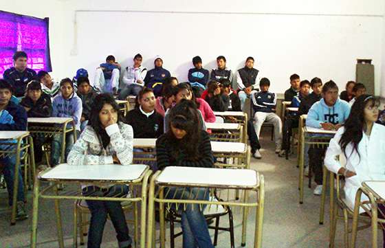 Estudiantes de Vaqueros se capacitan sobre la problemática de la adicción al juego