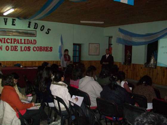 Formadores de Defensa Civil capacitaron sobre sismo a docentes de San Antonio de los Cobres