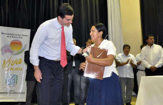 El Gobierno escrituró terrenos a 90 familias de Orán