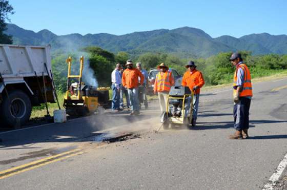 Vialidad Provincial realiza bacheo en la Ruta Provincial 5