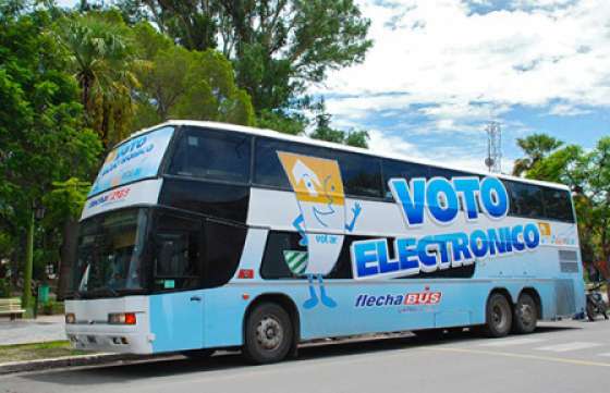 El VotoMóvil capacita en Rivadavia Banda Norte