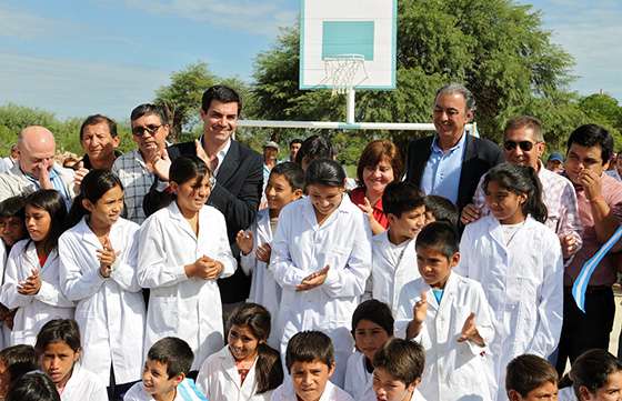 Urtubey inauguró un playón deportivo en Pluma de Pato
