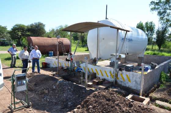 Vialidad Provincial instala tanques para almacenar combustible en Las Lajitas