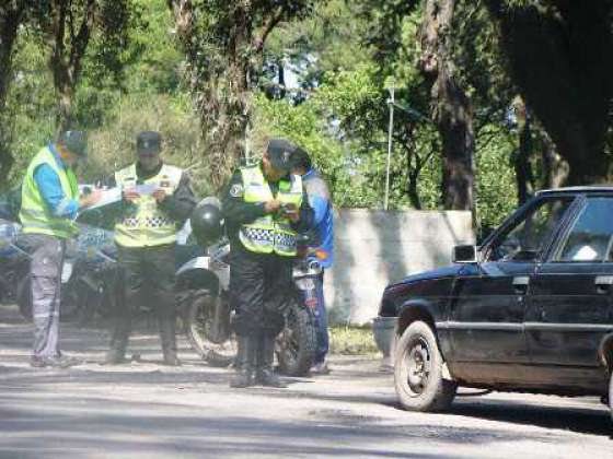 Intensivos controles viales en la ciudad de Metán