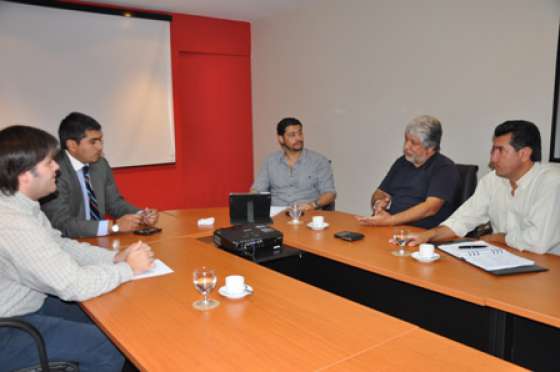 Acuerdan detalles para implementar tarjetas magnéticas para choferes de colectivos