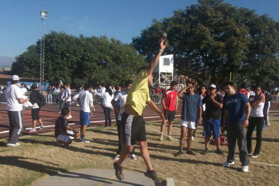 Cientos de jóvenes salteños participan de los intercolegiales Miguel Ragone