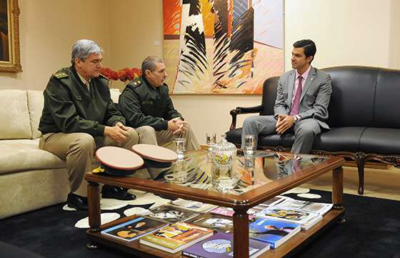 Urtubey recibió el saludo protocolar del jefe de la Región IV de Gendarmería Nacional