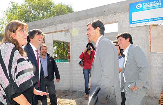 El Gobernador visitó en San Luis una de las viviendas que se construye en Salta a través de PROCREAR
