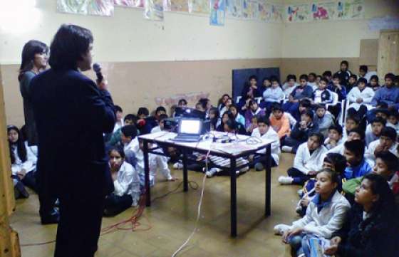 Cien alumnos de la escuela Alberdi se capacitaron en materia de consumo