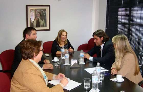 Estudiantes de la Universidad Católica realizarán prácticas en Defensa del Consumidor