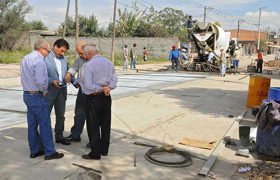 La Provincia pavimenta calles de La Merced