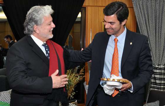 El Gobernador Urtubey recibió al embajador de Perú