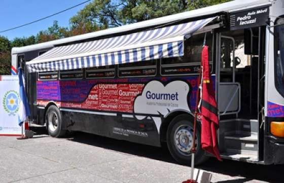 Treinta residentes de Las Lajitas fueron capacitados en gastronomía