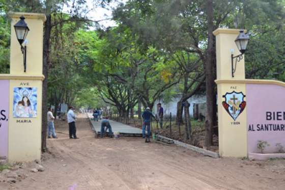 Comenzó la pavimentación acceso al paraje Virgen de la Peña