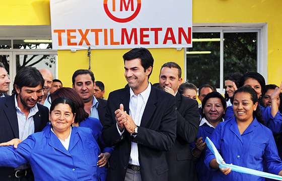 Urtubey inauguró Textil Metán, emprendimiento que reinsertó en el mercado laboral a un grupo de trabajadores