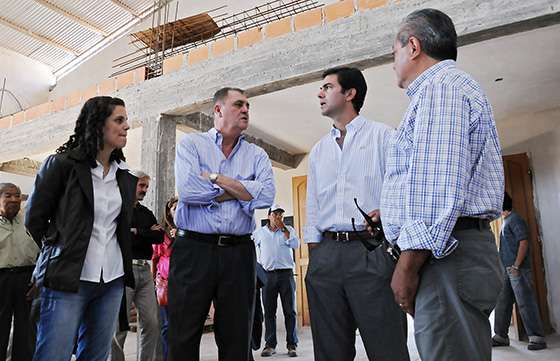 Urtubey verificó la obra de construcción de una Iglesia en Cerrillos