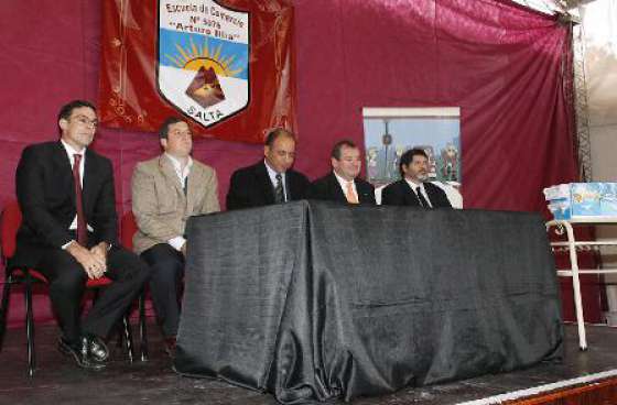 El Gobierno entregó material de seguridad vial a colegios de Salta