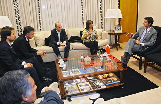 El gobernador Urtubey se reunió con directivos del Banco Hipotecario por la implementación del Plan PRO. CRE.AR