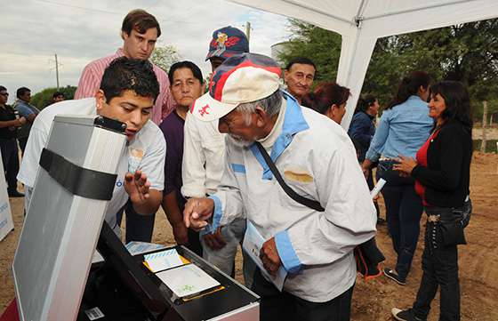 Vecinos de Rosario de la Frontera aprendieron a utilizar el voto electrónico