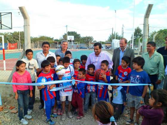 Los vecinos de barrio Constituyentes de Orán cuentan con un nuevo Playón Deportivo