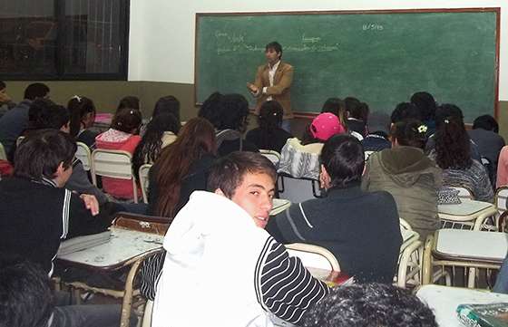 Talleres sobre el derecho de los consumidores para estudiantes secundarios de Metán