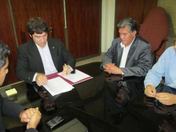 Empleados públicos podrán terminar sus estudios