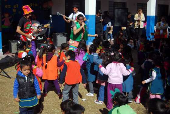 Más de 200 niños que asisten a los CDI festejaron el día de los jardines