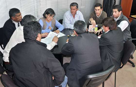 El Gobierno provincial materializó el acuerdo con los empleados de la DGR