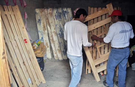 Entregaron elementos de primera necesidad a la familia que perdió todo en un incendio