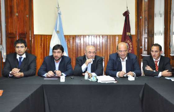 Costello se reunió con senadores provinciales