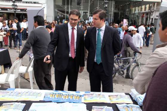 Sylvester visitó el stand emplazado por el Día Nacional de la Seguridad Vial