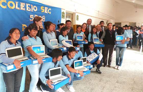 Estudiantes y docentes del colegio rural de Pucará incorporan netbooks a la tarea escolar