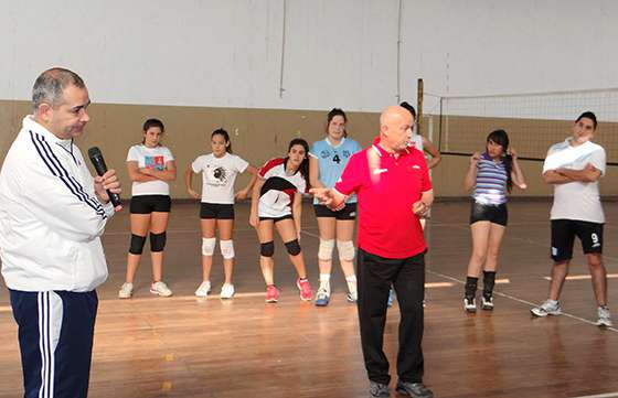 Finalizó curso de vóley dictado por entrenador italiano