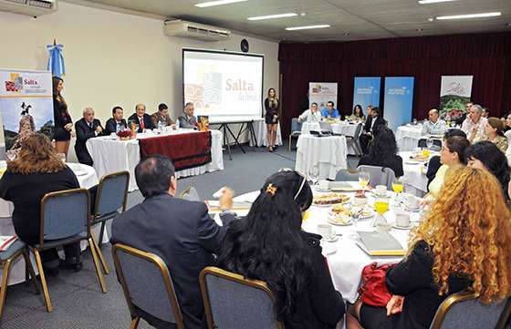 Con diferentes acciones promocionan Salta en Puerto Iguazú