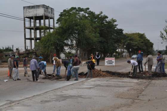 Iniciaron trabajos de pavimentación en General Mosconi con mano de obra local