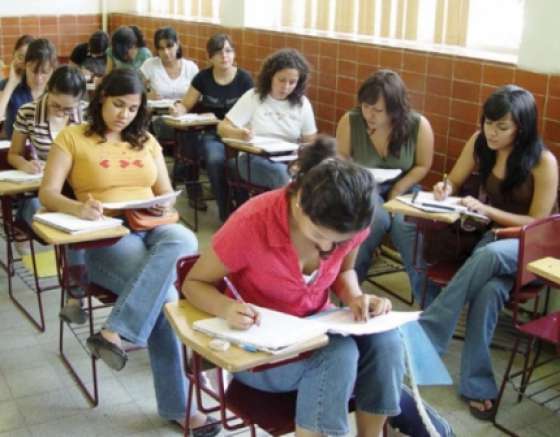 Pagan becas a la excelencia y la tercera cuota de las terciarias y universitarias
