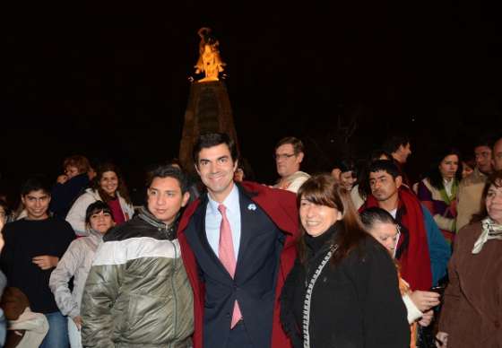 Vigilia en el monumento a Güemes para recordar al héroe gaucho salteño
