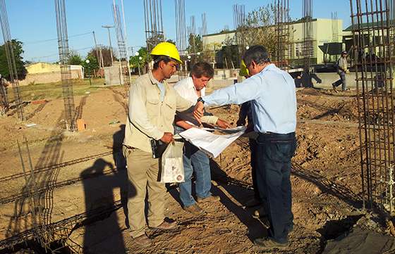 Se construye un nuevo edificio para la escuela de Comercio de General Mosconi