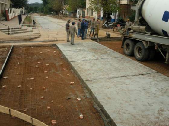 Se realizan trabajos de pavimento en diversos sectores urbanos de Aguaray