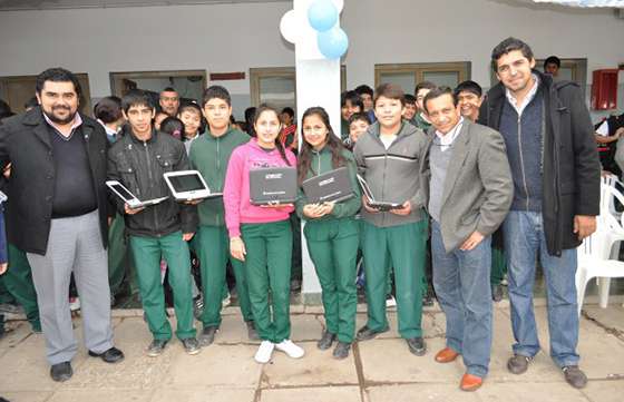Alumnos del norte provincial recibieron computadoras personales